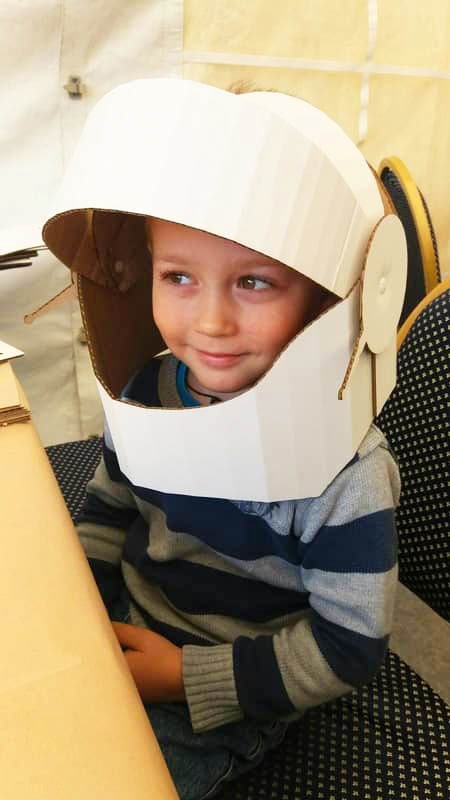 Как сделать шлем космонавта из коробок